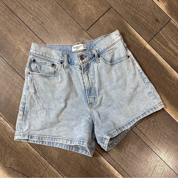 Abercrombie & Fitch Pants - Abercrombie & Fitch 4” Hi Rise Mom Shorts